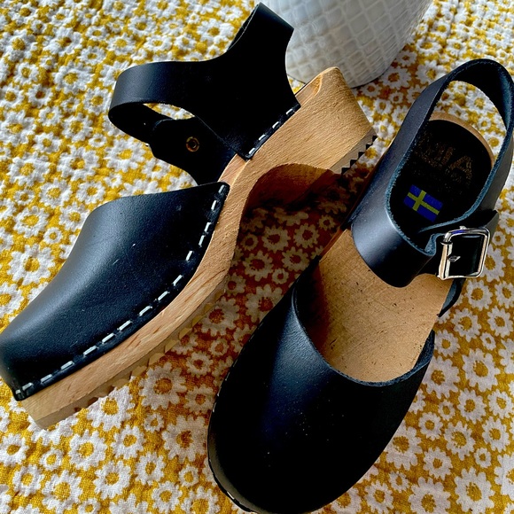 Black Clogs with buckle details - Picture 5 of 5